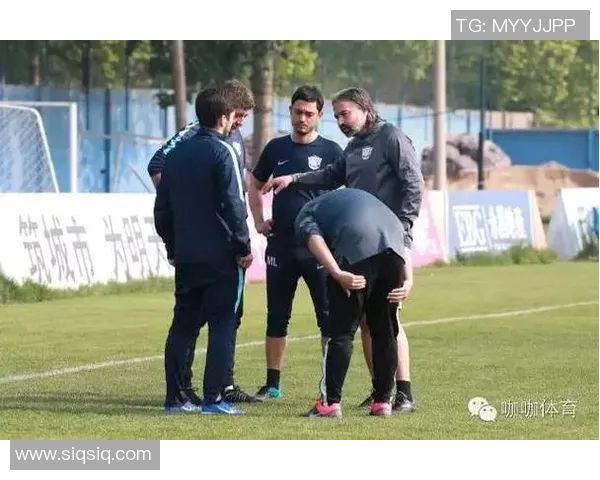 李强畅谈足球生涯背后的故事与成长历程