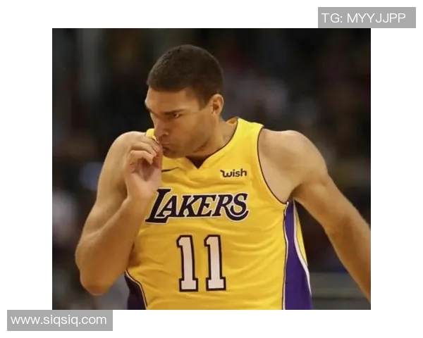 布鲁克洛佩斯的篮球之路与职业生涯的辉煌成就探索