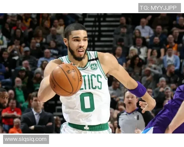 杰登艾维的篮球之路:从新星到NBA未来的璀璨之光 杰登艾维的篮球之路:从新星到NBA未来的璀璨之光