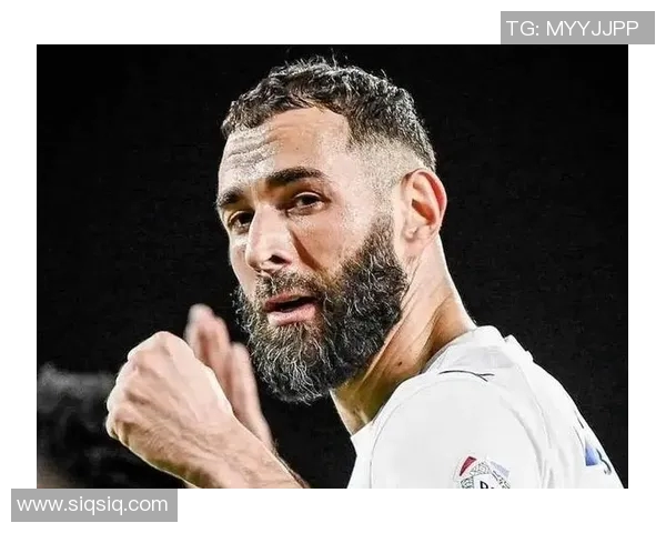 本泽马：从足球天才到传奇射手的辉煌旅程与荣耀时刻