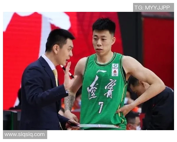 杨鸣与钟诚的对决:辽宁篮球新星的成长与挑战之路 杨鸣与钟诚的对决:辽宁篮球新星的成长与挑战之路