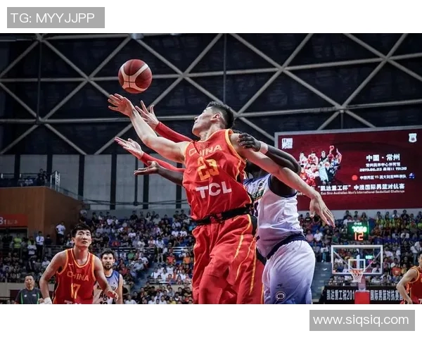 里约篮球赛中国队与美国队激烈对决展现青春风采与竞技精神 里约篮球赛中国队与美国队激烈对决展现青春风采与竞技精神